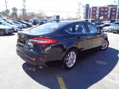 Used 2020 Ford Fusion SE FWD image 2
