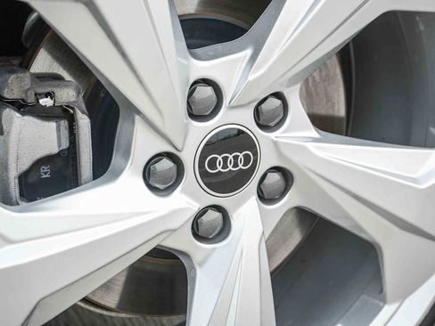 Used 2023 Audi Q5 2.0T Premium w/ Convenience Package image 15