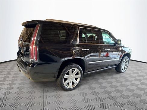 Used 2018 Cadillac Escalade Premium Luxury image 8