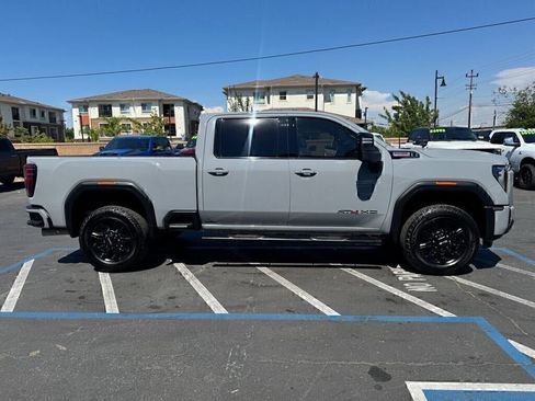Used 2025 GMC Sierra 2500 AT4 AWD/4WD image 4