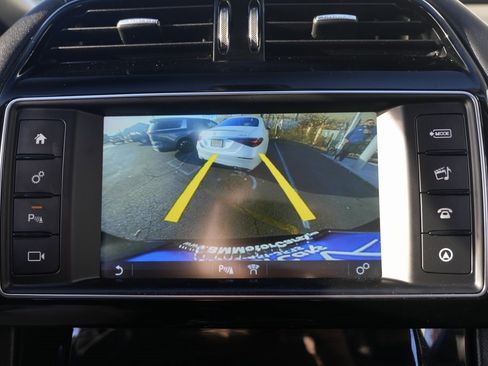 Used 2017 Jaguar F-PACE R-Sport image 55