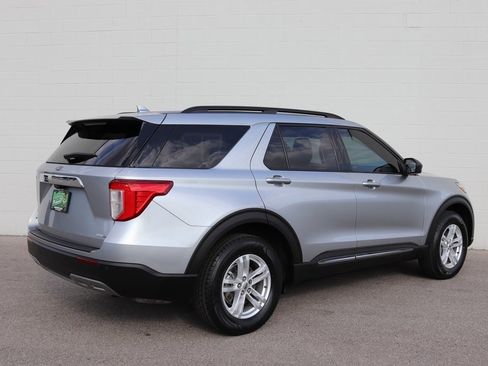 Used 2020 Ford Explorer XLT w/ Equipment Group 202A image 30