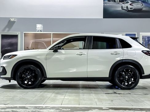 Used 2023 Honda HR-V Sport image 2