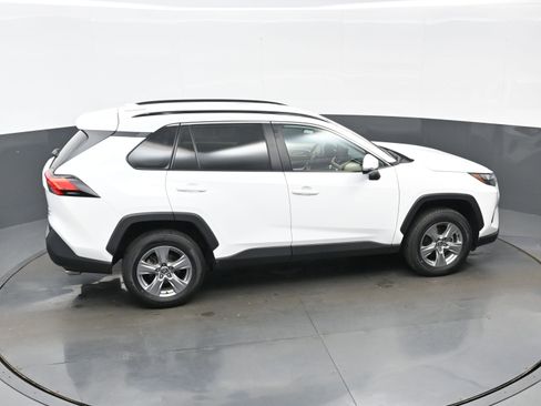 Used 2022 Toyota RAV4 XLE w/ XLE Grade Weather Package AWD/4WD image 41