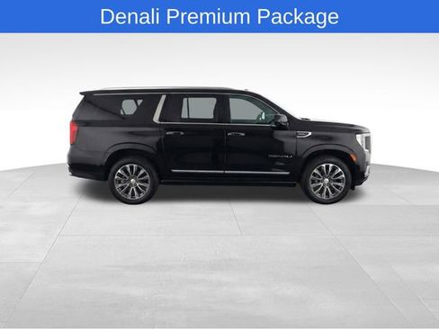 Used 2021 GMC Yukon XL Denali w/ Denali Premium Package AWD/4WD image 8