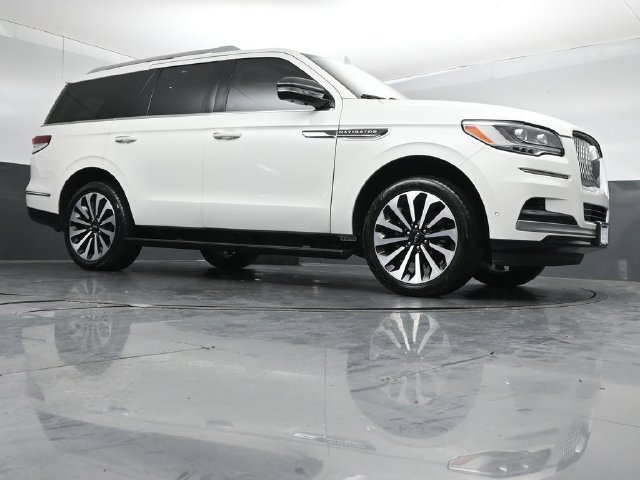 Certified 2023 Lincoln Navigator Reserve RWD image 40
