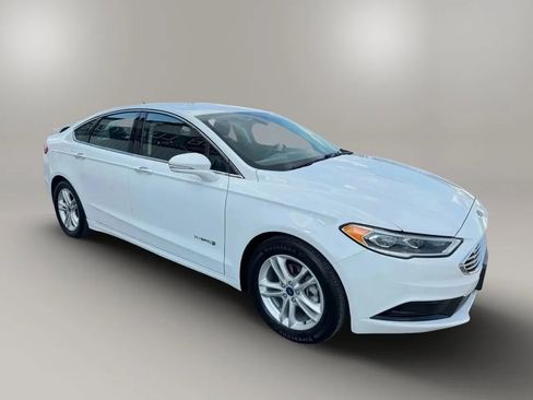 Used 2018 Ford Fusion SE w/ Equipment Group 602A FWD image 4