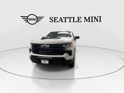 Used 2023 Chevrolet Silverado 1500 LT Trail Boss w/ Convenience Package II AWD/4WD image 4