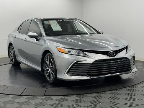 Used 2024 Toyota Camry XLE w/ Navigation Package FWD image 8
