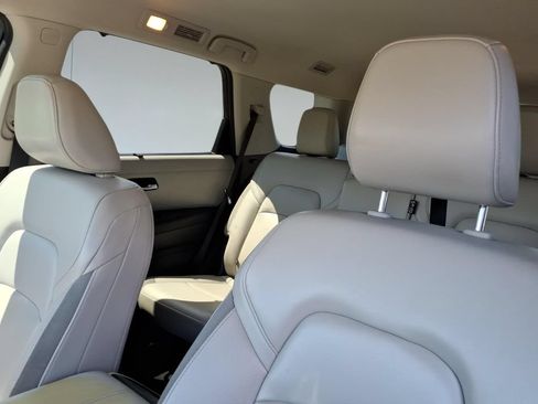 Used 2023 Nissan Pathfinder SL AWD/4WD image 17