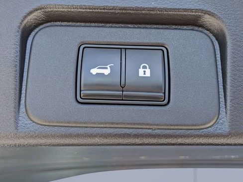 Used 2022 Nissan Rogue SL w/ SL Premium Package FWD image 13