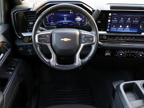 Used 2022 Chevrolet Silverado 1500 LT image 16