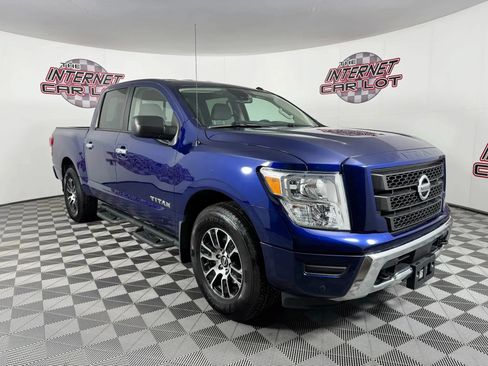 Used 2021 Nissan Titan SV w/ SV Convenience Package AWD/4WD image 9