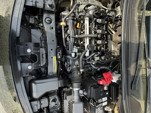 Used 2020 Nissan Versa SR FWD image 23