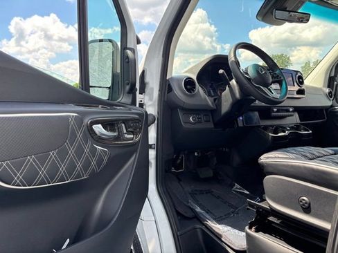 Used 2024 Mercedes-Benz Sprinter 3500 image 11