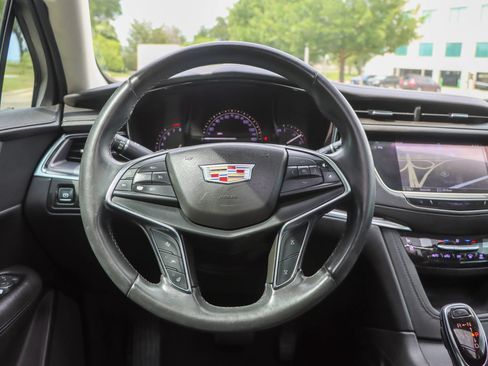 Used 2018 Cadillac XT5 Premium Luxury FWD image 28