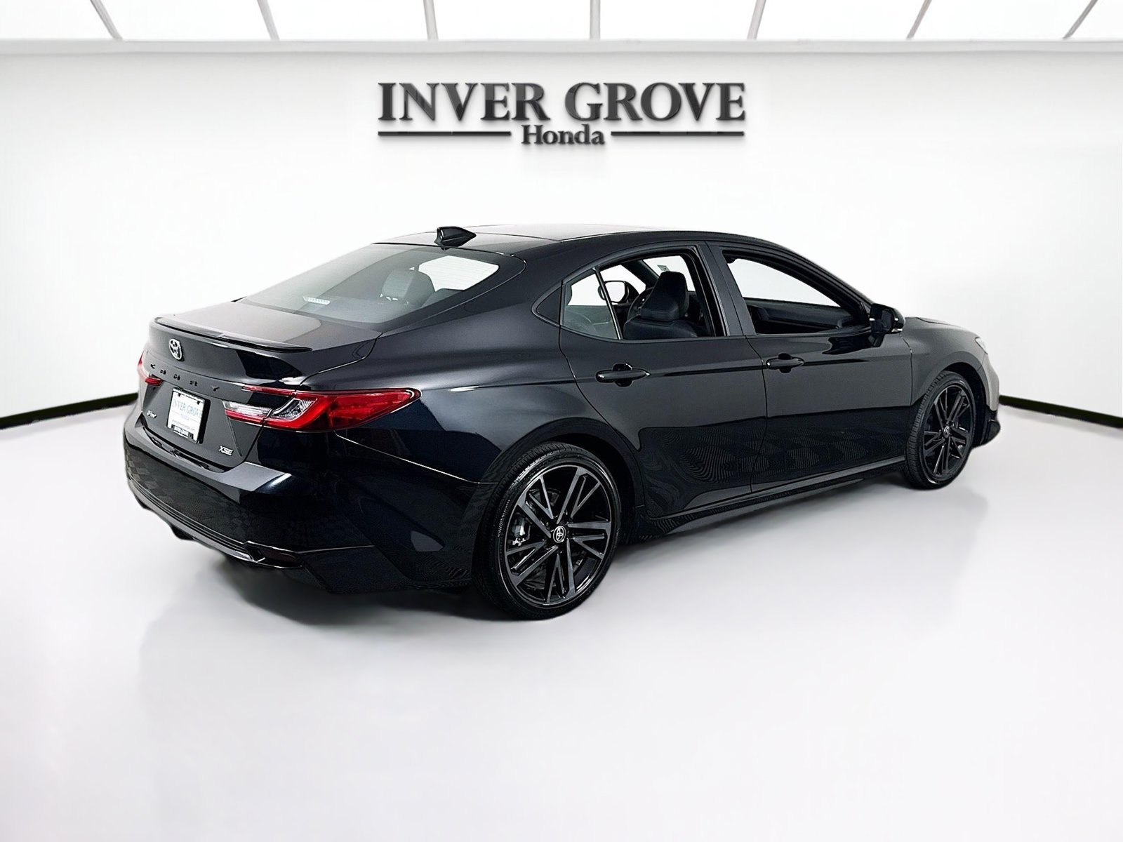 Used 2025 Toyota Camry XSE FWD image 5