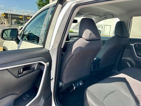 Certified 2023 Toyota RAV4 LE AWD/4WD image 11