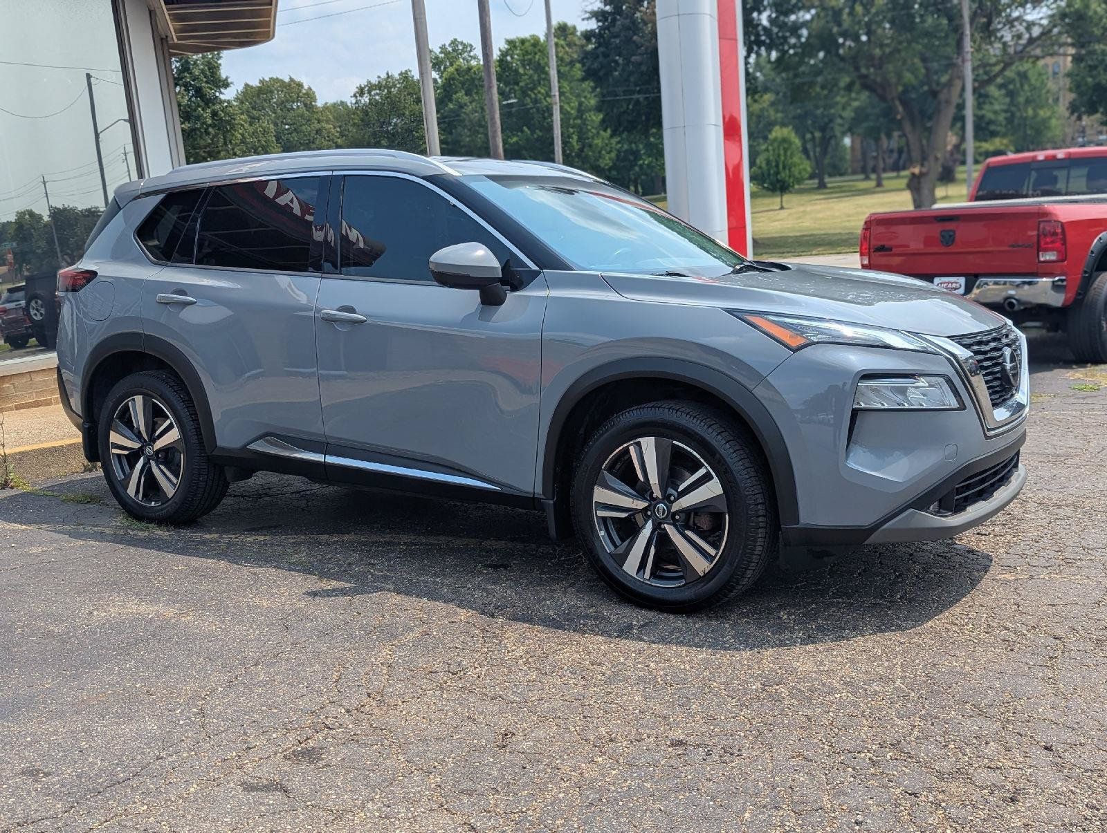 Used 2021 Nissan Rogue SL AWD/4WD image 17