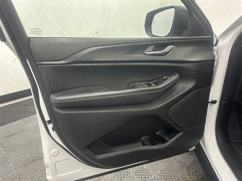 Used 2023 Jeep Grand Cherokee Laredo w/ Luxury Tech Group I image 11