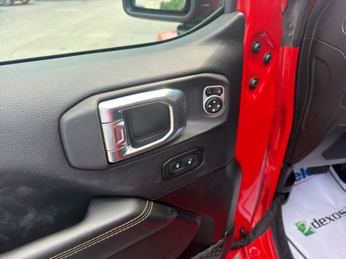 Used 2026 Jeep Wrangler Unlimited Sahara AWD/4WD image 16