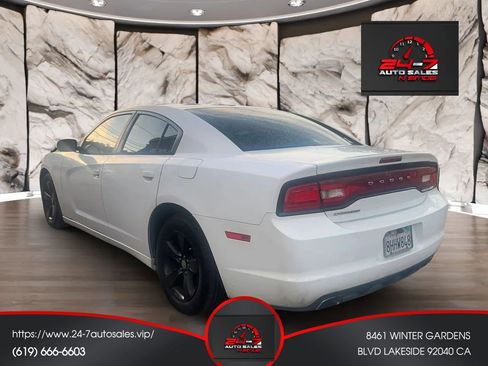 Used 2012 Dodge Charger SE image 6