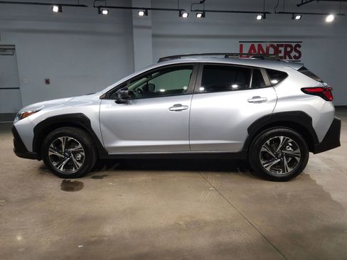 Used 2024 Subaru Crosstrek 2.0i Premium image 4