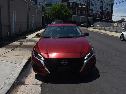 Used 2025 Nissan Altima 2.5 SV FWD image 3