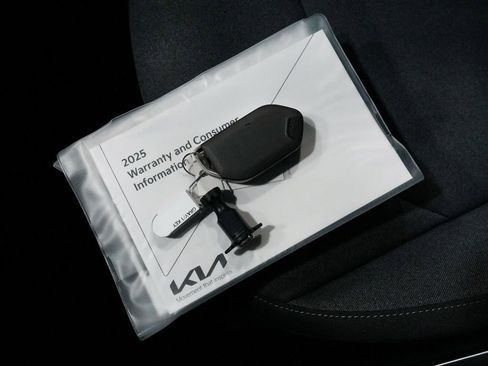 Used 2025 Kia K4 FWD image 19