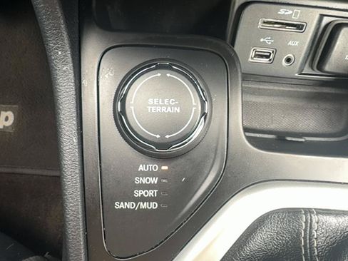 Used 2014 Jeep Cherokee Limited AWD/4WD image 17