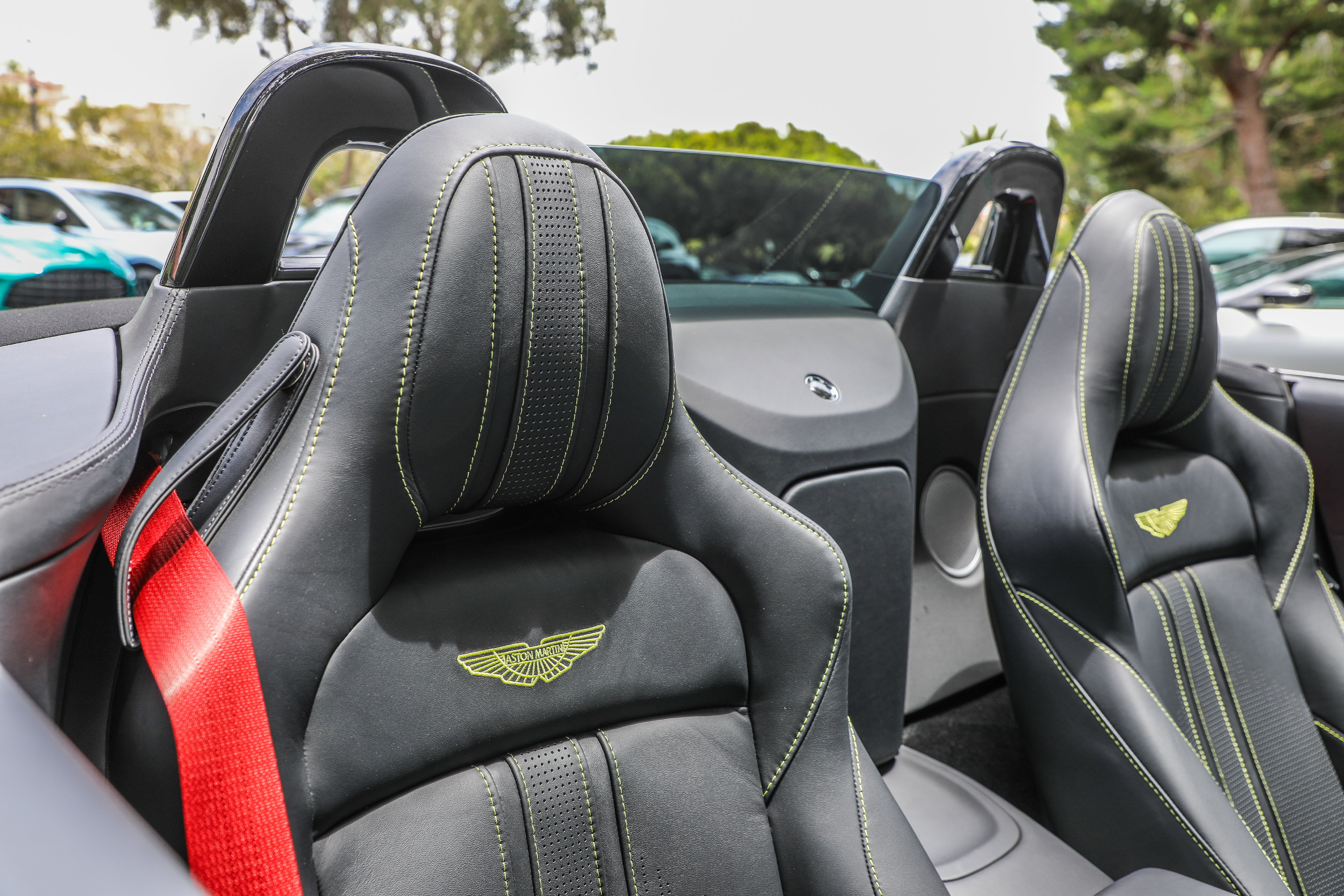 Used 2023 Aston Martin V8 Vantage Roadster RWD image 26
