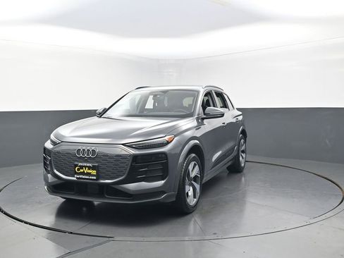 Used 2025 Audi Q6 e-tron Premium Plus w/ Premium Plus AWD/4WD image 5
