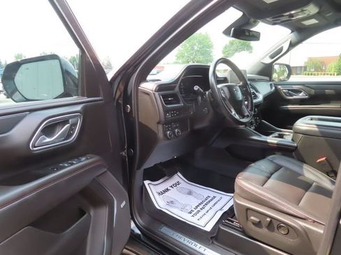 Used 2024 Chevrolet Suburban RST w/ Luxury Package AWD/4WD image 18