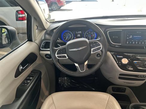Used 2021 Chrysler Voyager Lxi FWD image 16