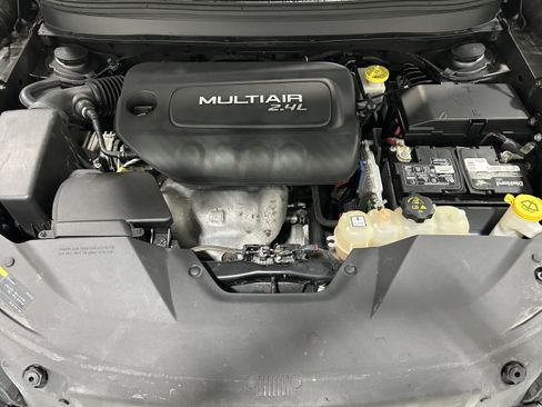 Used 2019 Jeep Cherokee Latitude Plus AWD/4WD image 20
