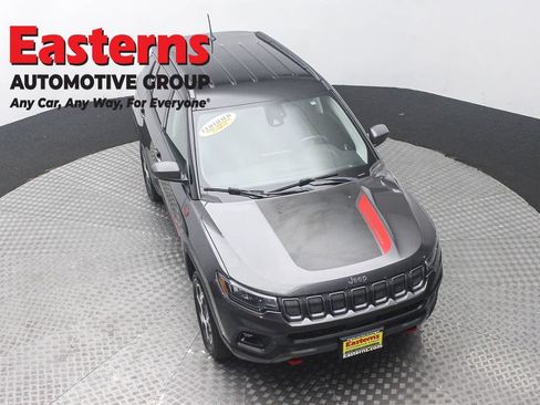 Used 2022 Jeep Compass Trailhawk w/ Trailhawk Convenience Group AWD/4WD image 3