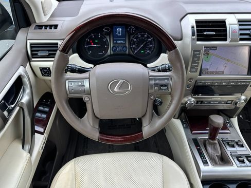 Used 2014 Lexus GX 460 Luxury AWD/4WD image 16