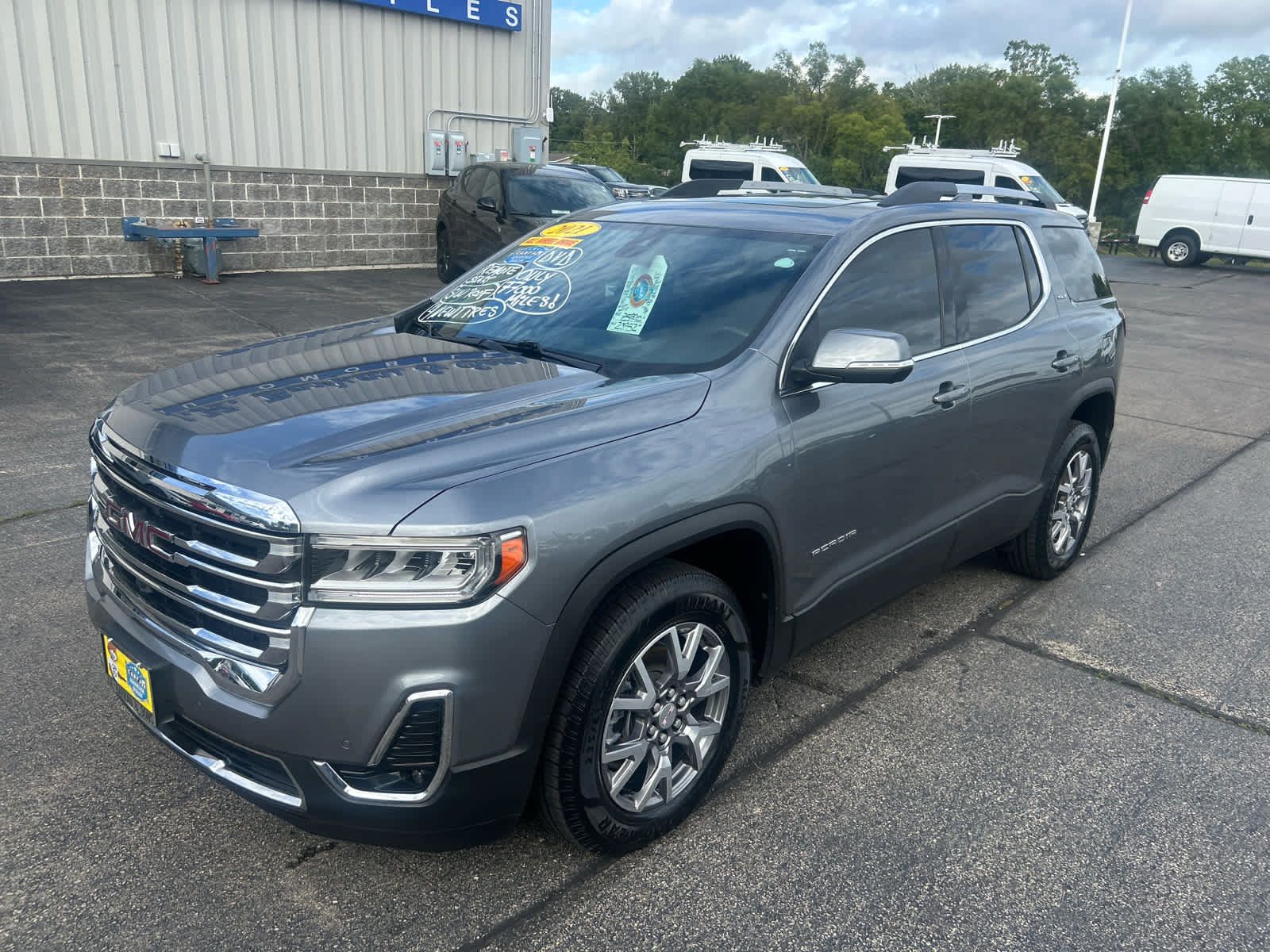 Used 2021 GMC Acadia SLT w/ Premium Package AWD/4WD image 3