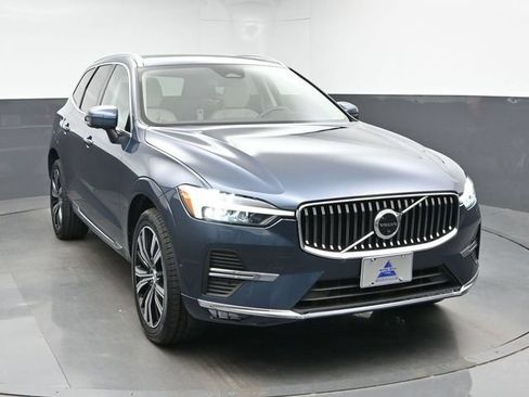 Used 2023 Volvo XC60 B5 Plus w/ Climate Package AWD/4WD image 2