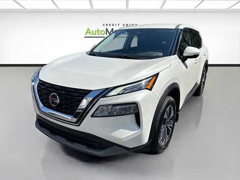 Used 2021 Nissan Rogue SV image 3