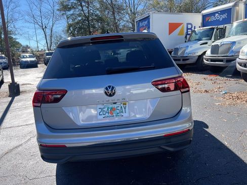 Used 2024 Volkswagen Tiguan SE image 6