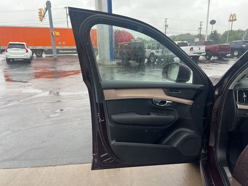 New 2026 Volvo XC90 B6 Plus w/ Protection Package Premier AWD/4WD image 11