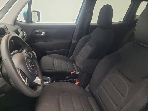 Used 2021 Jeep Renegade Latitude FWD image 17