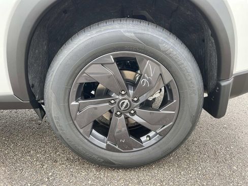 New 2026 Nissan Rogue SV w/ Cold Weather Package AWD/4WD image 12