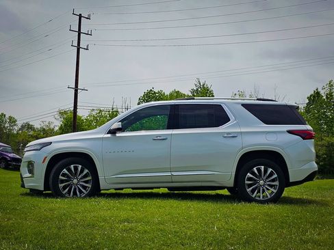 Used 2023 Chevrolet Traverse Premier AWD/4WD image 7