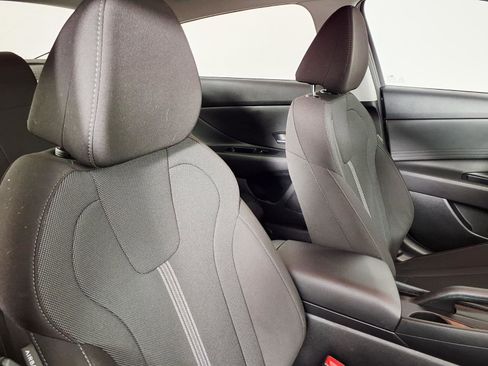 Certified 2023 Hyundai Elantra SE image 10