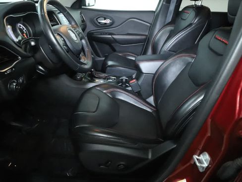 Used 2019 Jeep Cherokee Trailhawk w/ Cold Weather Group AWD/4WD image 18
