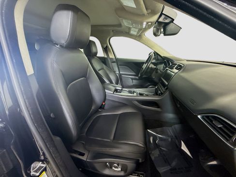 Used 2020 Jaguar F-PACE Premium image 29