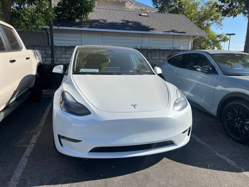 Used 2023 Tesla Model Y Performance AWD/4WD image 3