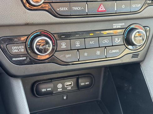 Used 2019 Kia Niro EX w/ Option Group 040 image 29